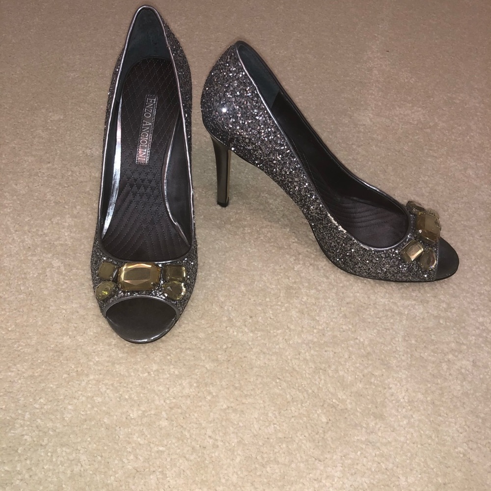 Silver sparkle pump